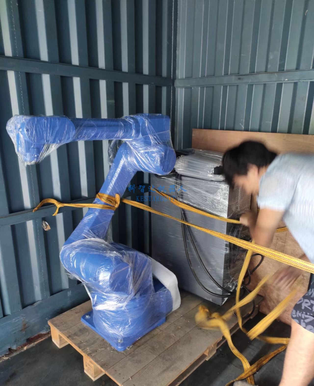 噴涂機(jī)器人本體出貨一臺